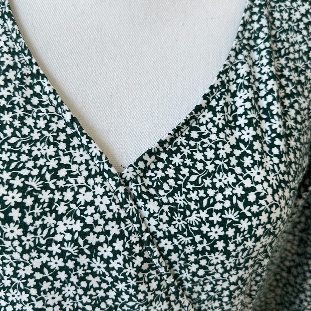 Hollister Women’s Long Sleeve Classic Wrap Boho Floral Mini Dress Size Medium - Picture 6 of 12